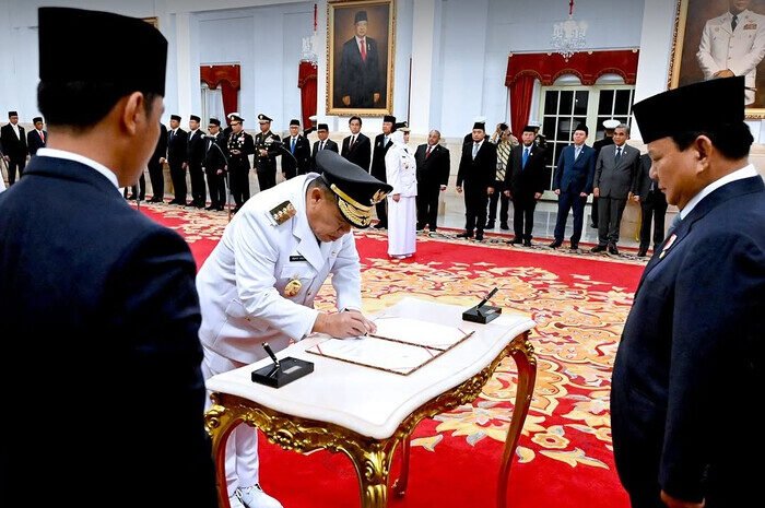 Presiden Prabowo Subianto saat memimpin pelantikan Gubernur-Wagub Papua Pegunungan dan Bangka Belitung periode 2025–2030 di Istana Negara, Kamis (17/4/2025).