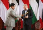 Presiden Prabowo Subianto saat menjabat Menteri Pertahanan menerima kunjungan resmi Perdana Menteri (PM) Palestina Mohammed Ibrahim Shtayyeh, di Kementerian Pertahanan RI, Jakarta Pusat, Rabu (26/10/2022).