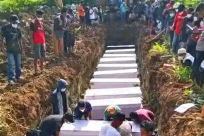 11 korban penambang emas di Yahukimo tewas usai diserang KKB, dimakamkan secara massal.