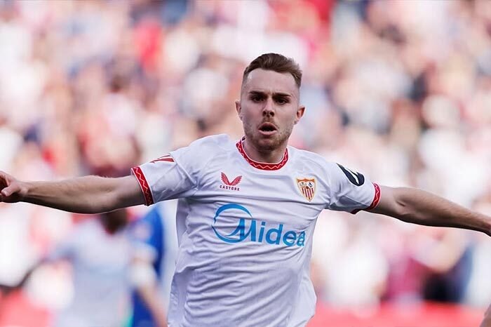 Sevilla gagal amankan kemenangan saat menjamu Alaves, sementara Villarreal harus puas berbagi angka setelah gol telat Ayoze Perez.