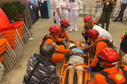 TNI AL Evakuasi Dua WNA Rusia Sakit di Selat Benggala