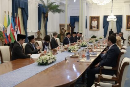 Prabowo Terima Surat Kepercayaan dari 8 Duta Besar Negara Sahabat di Istana Merdeka