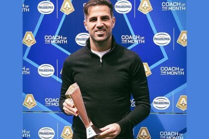 Mantan gelandang timnas Spanyol dan Barcelona, Cesc Fàbregas, kini menuai pengakuan sebagai pelatih setelah sukses mengantar Como 1907 tampil gemilang di Serie A dan meraih penghargaan pelatih terbaik bulanan untuk April 2025.