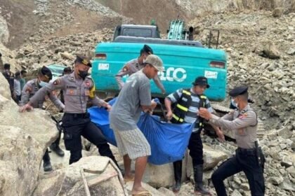 Detik-detik Mencekam, Sopir Truk Selamat dari Longsor Gunung Kuda