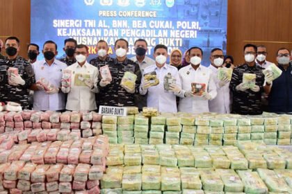 TNI AL, BNN, Bea Cukai, dan Polda Kepri gagalkan penyelundupan sabu 2 ton di Batam. (Foto: Istimewa)