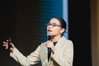 Tampilan Prilly Latuconsina saat menjadi dosen (Dok. Istimewa)