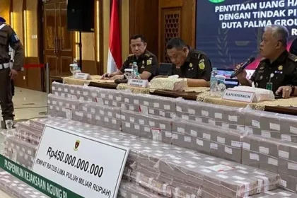Kejagung Pamerkan Tumpukan Uang dari Skandal Korupsi Duta Palma