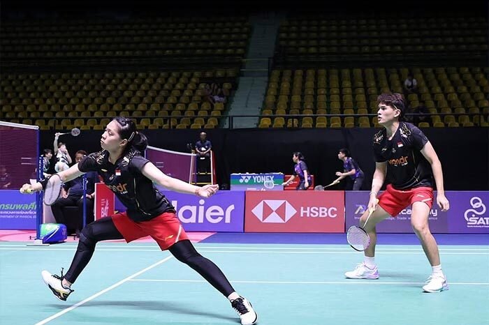 Adnan Maulana dan Indah Cahya tampil gemilang menumbangkan unggulan China di Thailand Open 2025, membuka harapan besar Indonesia di sektor ganda campuran.