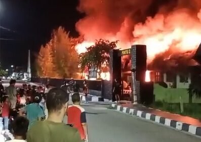 Markas Kodim 1307/Poso Diamuk Sijago Merah, Warga Berhamburan