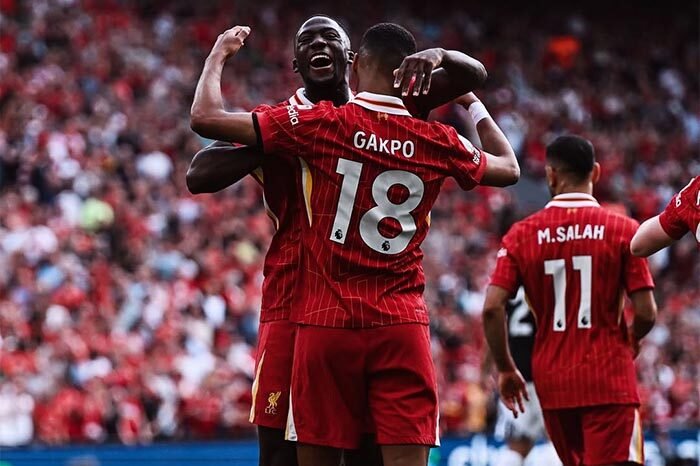 Liverpool dan Arsenal berbagi poin di Anfield setelah pertandingan dramatis berakhir imbang 2-2.