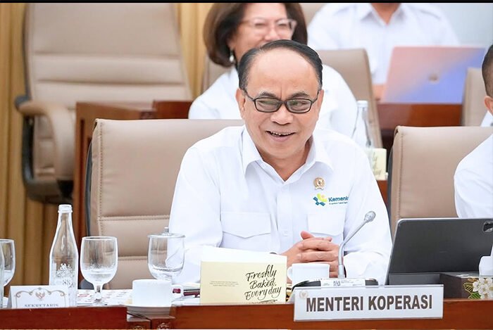 Menteri Koperasi dan UKM Budi Arie Setiadi memberikan penjelasan soal syarat dan gaji pengurus Koperasi Merah Putih. Menurutnya, belum ada ketetapan apapun. (Foto: Kemenkop)