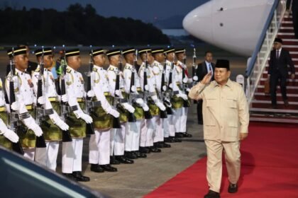 Pasukan Jajar Kehormatan Sambut Presiden Prabowo di Bandara Subang Malaysia