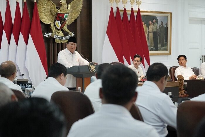 Presiden Prabowo Subianto menegaskan pemerintah tak segan-segan untuk melindungi para petani dari permainan harga hasil produksi dan Pasal 33 UUD jadi pegangan.