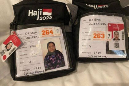 Seorang jemaah haji asal Banjarnegara wafat setibanya di Madinah, Arab Saudi. Meski tak memiliki riwayat penyakit, jemaah tersebut mengalami kondisi menurun sesaat sebelum turun dari pesawat. Pemerintah menjamin hak-hak jemaah yang wafat, termasuk badal haji dan asuransi.