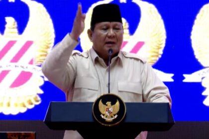 Presiden Prabowo Subianto puji semangat Angkatan 45 di depan purnawirawan TNI-Polri, serukan pentingnya meneladani keberanian para pejuang kemerdekaan.