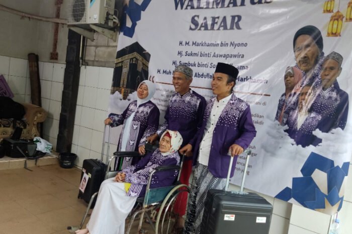 Usia Lebih dari Seabad, Nenek Sumbuk Jadi Jemaah Tertua di Musim Haji 2025 2 Usia Lebih dari Seabad, Nenek Sumbuk Jadi Jemaah Tertua di Musim Haji 2025