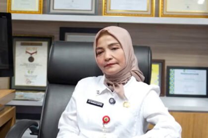 Kepala Dinas Kesehatan Provinsi Banten, Ati Pramudji Hastuti, saat menghadiri acara kesehatan di Serang. Namanya jadi sorotan karena kekayaan fantastis dan dugaan ketidakwajaran anggaran RSUD baru.