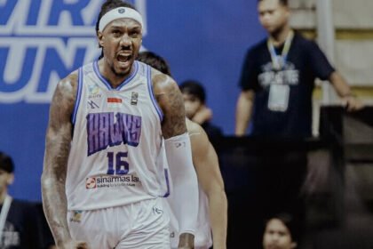 Pebasket asing, Jarred Dwayne Shaw, ditangkap di apartemennya oleh tim gabungan Bea Cukai dan Polres Bandara Soetta karena menerima paket narkoba berbentuk permen.