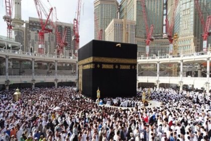 Jemaah Haji Indonesia dihimbau berangkat lebih awal ke Masjidil Haram untuk menunaikan salat Jumat.