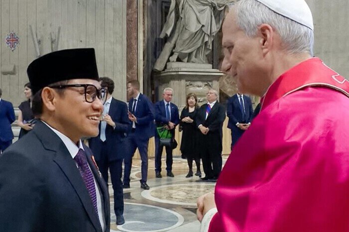 Abdul Muhaimin Iskandar mengikuti inagurasi Paus Leo XIV di Basilika Santo Petrus, Vatikan, sebagai perwakilan resmi Indonesia dalam misi diplomasi perdamaian lintas agama.
