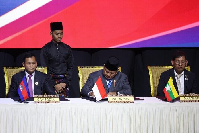 Bersama Pemimpin ASEAN, Presiden Prabowo Teken Langkah Strategis dalam Deklarasi Kuala Lumpur 2 Bersama Pemimpin ASEAN, Presiden Prabowo Teken Langkah Strategis dalam Deklarasi Kuala Lumpur