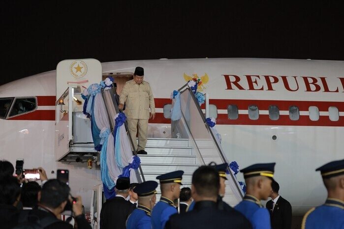 Presiden Prabowo Subianto menjalani kunjungan resmi ke Thailand, Senin (19/5), untuk memperkuat kemitraan strategis Indonesia-Thailand. Pertemuan dengan Raja dan PM Thailand menjadi sorotan utama. Agenda meliputi audiensi kerajaan, pembicaraan bilateral, hingga penandatanganan MoU.