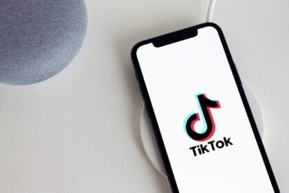 TikTok kena denda setara Rp9,8 triliun di Eropa karena lalai lindungi data pengguna—nasib global aplikasi ini kian terguncang.