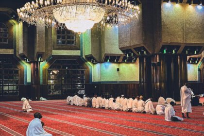 Masjid Tan'im menjadi lokasi favorit jemaah haji Indonesia di Makkah untuk memulai umrah sunnah. Selain dekat dengan Masjidil Haram, tempat ini juga memiliki nilai historis karena pernah digunakan oleh Siti Aisyah r.a. untuk miqat.