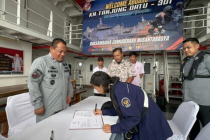 Bakamla RI kawal pemulangan 3 ABK WNI yang sebelumnya ditahan otoritas maritim Malaysia di perairan perbatasan Indonesia-Malaysia.