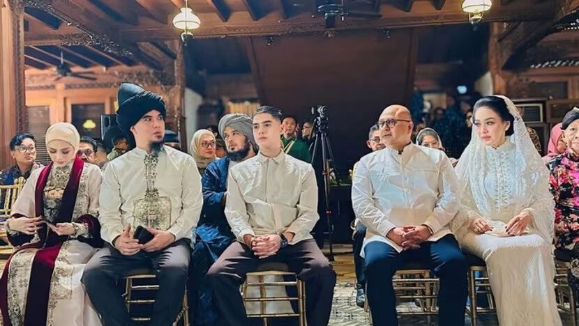 Ahmad Dhani dan Maia Estianti pada pernikahan putra sulungnya, Al Ghazali (Dok. Istimewa)