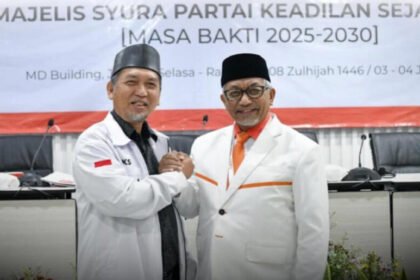 Almuzzammil Yusuf (kanan) terpilih menjadi Presiden PKS periode 2025-2030 (Dok. Instagram PKS)
