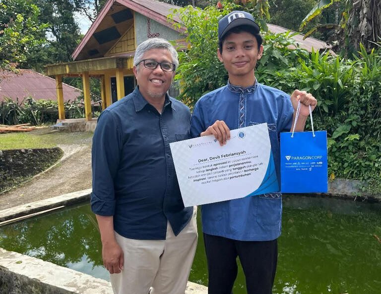 Devit, calon mahasiswa ITB saat bertemu dengan Rektor ITB (Dok. ITB)