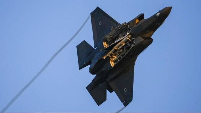 Iran Klaim Kembali Tembak Jatuh Jet "Siluman" Israel di Dekat Teheran