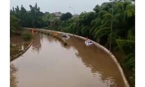 Jakarta Diguyur Hujan Deras, Tol Jakarta-Tangerang Lumpuh