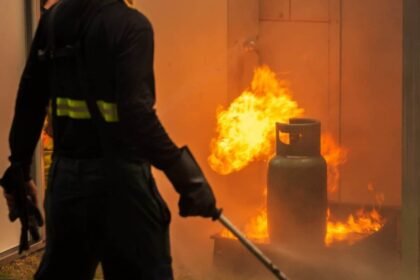 Ledakan Gas Hancurkan Dua Rumah di Bandung, Empat Warga Terluka