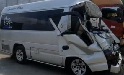 Mobil Trevel Sruduk Truk di Tol Kanci-Pejagan