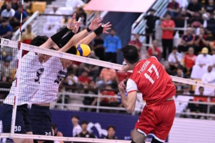 Outside hitter timnas voli putra Bahrain Mohamed Abdulla Yaqoob (kanan) pada laga AVC Nations Cup 2025 (Dok. Antara)