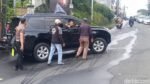 Terobos Jalur One Way di Puncak, Mobil Nekat Seruduk Polis