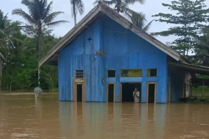 Sebanyak 18 bencana alam tercatat dalam 24 jam terakhir di Indonesia. BNPB merespons cepat dengan status tanggap darurat di beberapa wilayah. Cuaca ekstrem diprediksi masih berlanjut.