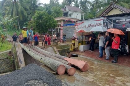 Banjir dan Longsor Hantam Trenggalek, Dua Jembatan Putus, Rumah Warga Rusak