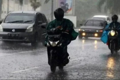 Hujan Mengguyur Jabodetabek Hari Ini, Warga Diminta Waspada dan Siapkan Payung