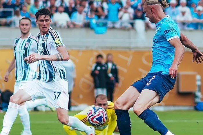 Erling Haaland dijaga ketat para pemain Juventus dan berhasil mencetak gol ke-300 dalam kemenangan besar Manchester City atas Juventus di Piala Dunia Antarklub 2025.