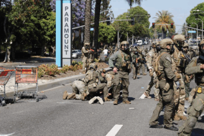 mau-kerahkan-militer-untuk-padamkan-kerusuhan-di-la-wow-trump-dilawan-gubernur-california_268649