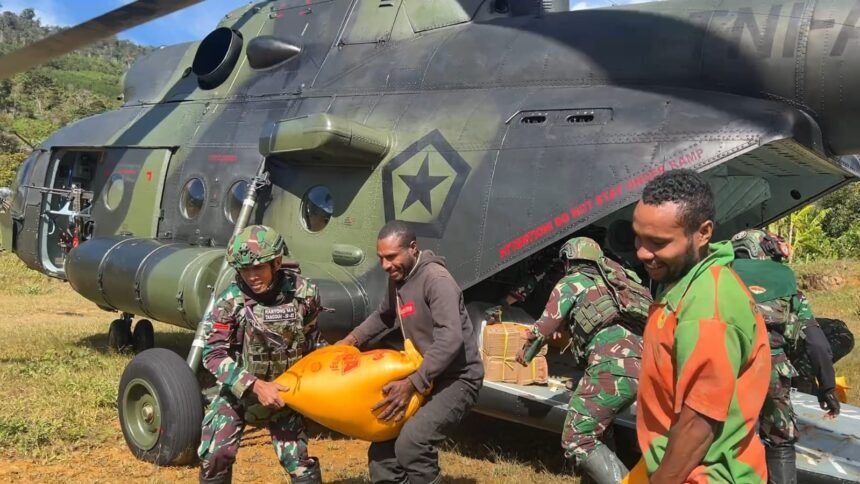 TNI Hadir Bantu Atasi Kesulitan Masyarakat Distrik Oksop