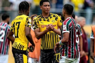 Kiper Borussia Dortmund, Gregor Kobel, tampil heroik dengan serangkaian penyelamatan penting saat menghadapi Fluminense di Grup F Piala Dunia Antarklub FIFA 2025.