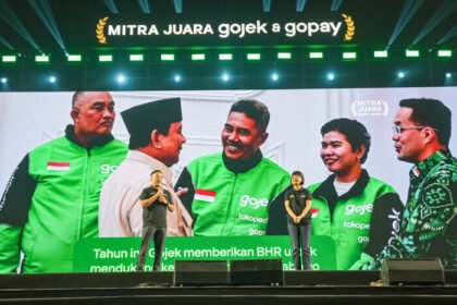Presiden Prabowo Subianto menjadi sosok di balik inisiatif bonus hari raya untuk para mitra pengemudi Gojek di seluruh Indonesia.