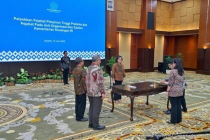 Sri Mulyani lantik jajaran pejabat baru DJP dan DJBC, dorong reformasi fiskal menyeluruh.