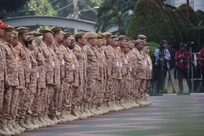 Sebanyak 10 peserta retret kepala daerah gelombang kedua di IPDN Jatinangor, Sumedang diberi tanda khusu pita merah sebagai tanda pengawasan kesehatan khusus.