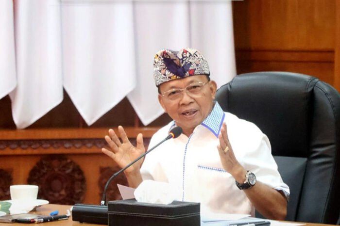Caption: Gubernur Bali Wayan Koster menepis isu PHK massal di sekt