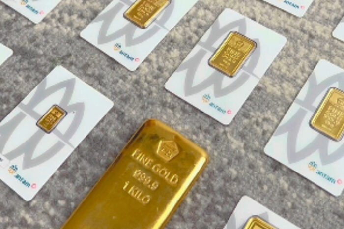 Harga emas Antam per Rabu (18/6) turun Rp7.000 menjadi Rp1,943 juta per gram. Penurunan juga terjadi pada harga buyback. Simak detail harga semua pecahan dan ketentuan pajaknya.